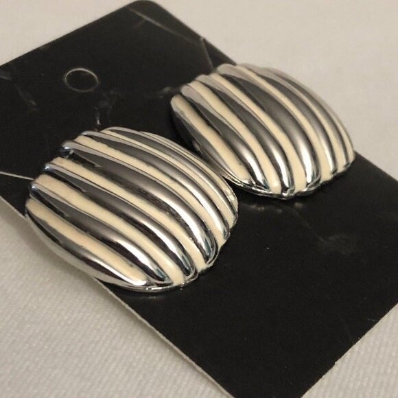 VTG Silver Metal Lined Rounded Square Pierced Earring Studs - Picture 2 of 6